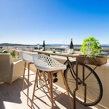 Апартаменты Luxury Penthouse With Jacuzzi, Panoramic View