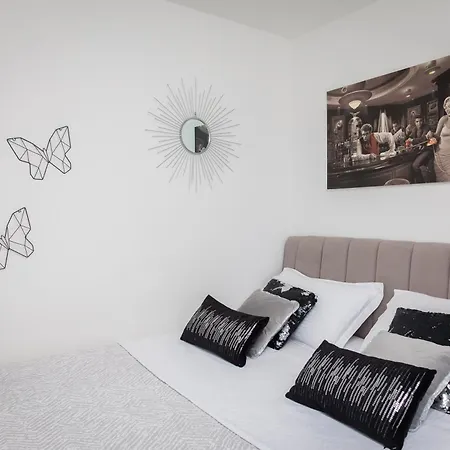 Апартаменты Luxury Penthouse With Jacuzzi, Panoramic View Макарска