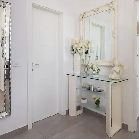 Luxury Penthouse With Jacuzzi, Panoramic View Apartment