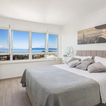 Luxury Penthouse With Jacuzzi, Panoramic View Apartment