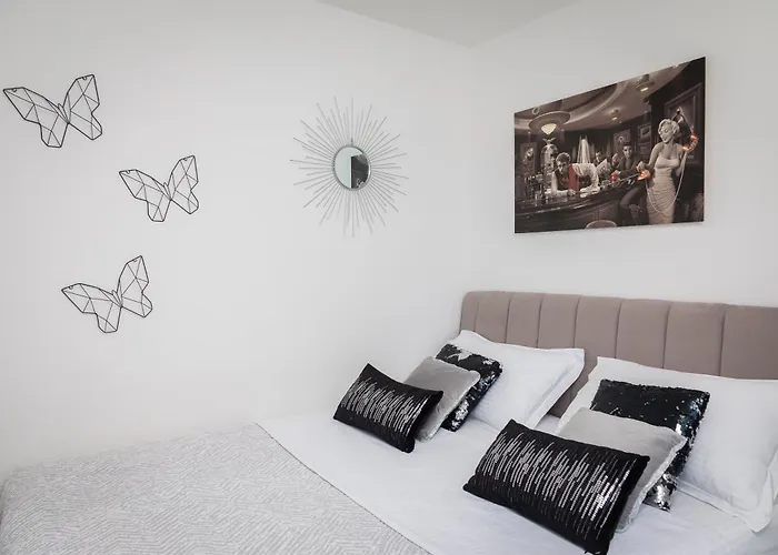 דירה Luxury Penthouse With Jacuzzi, Panoramic View מאקרסקה