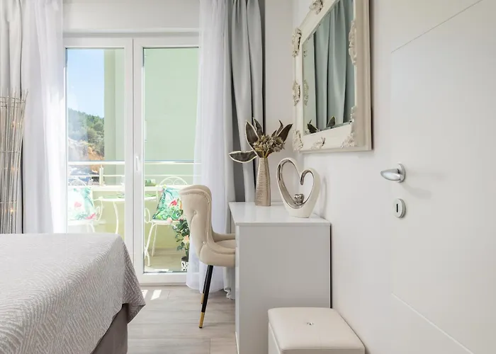 Luxury Penthouse With Jacuzzi, Panoramic View מאקרסקה