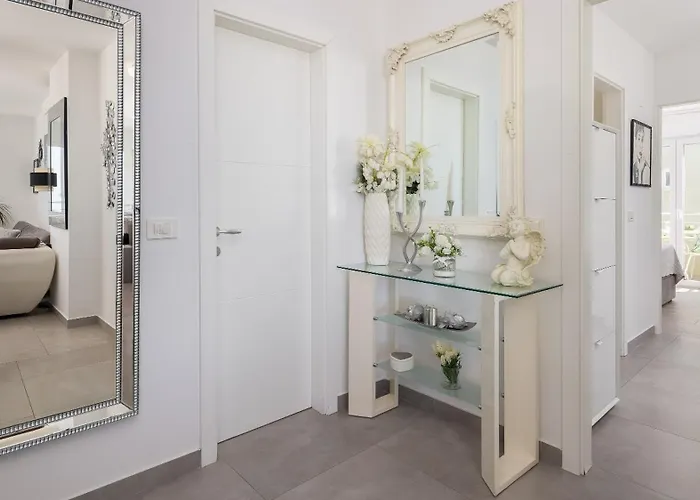 Luxury Penthouse With Jacuzzi, Panoramic View דירה