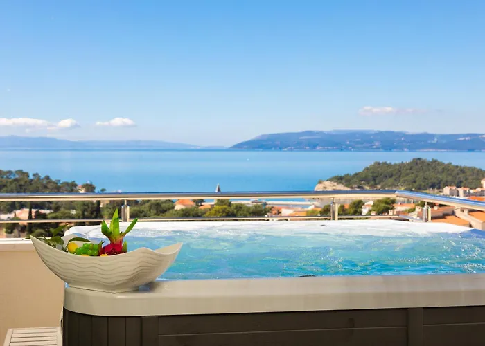 דירה Luxury Penthouse With Jacuzzi, Panoramic View מאקרסקה