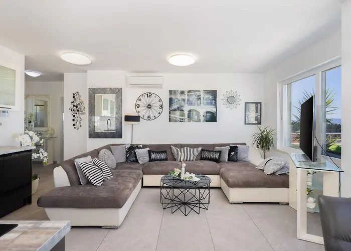 Luxury Penthouse With Jacuzzi, Panoramic View