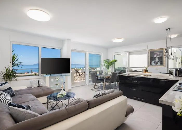 Luxury Penthouse With Jacuzzi, Panoramic View דירה מאקרסקה