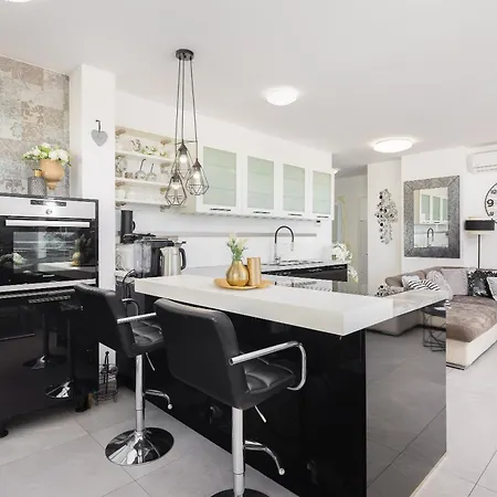 Luxury Penthouse With Jacuzzi, Panoramic View Apartmán